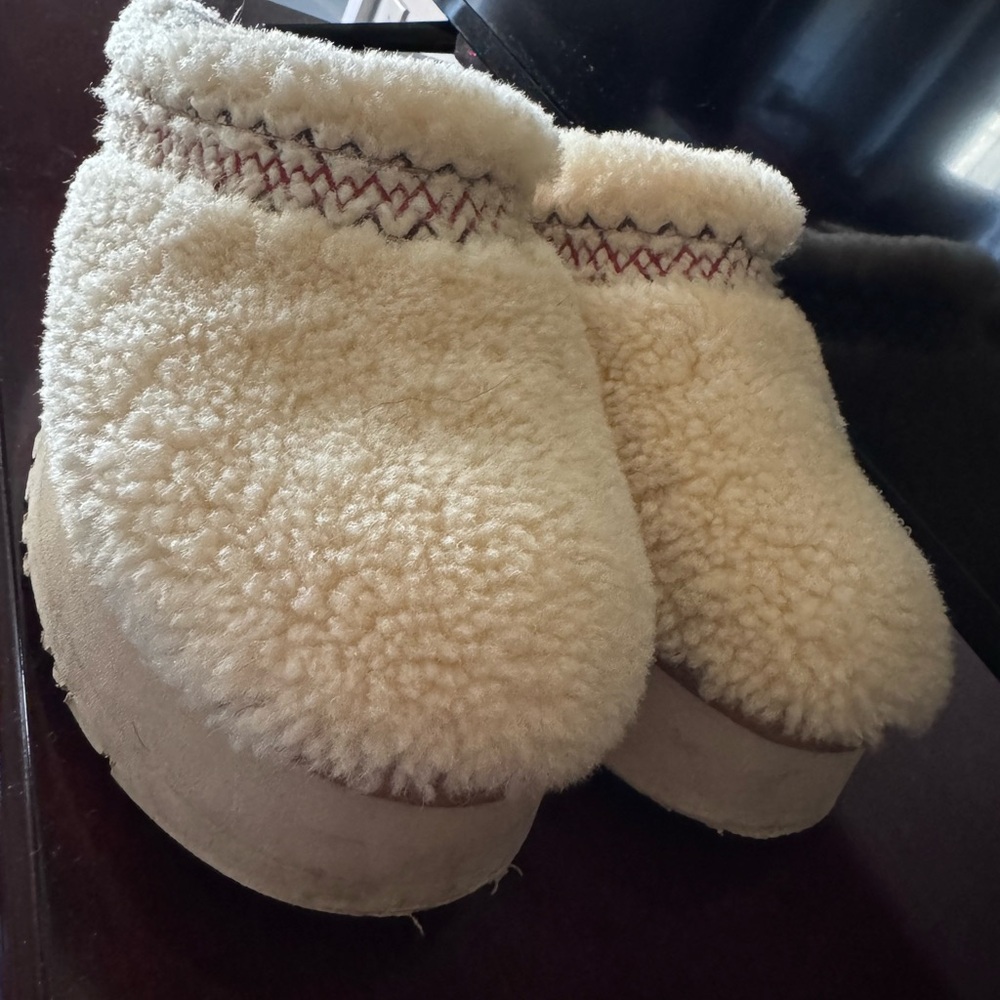 UGG Tasman platform women’s 10